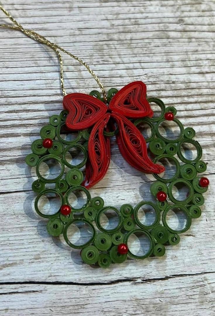 Quilling a Wreath for Christmas